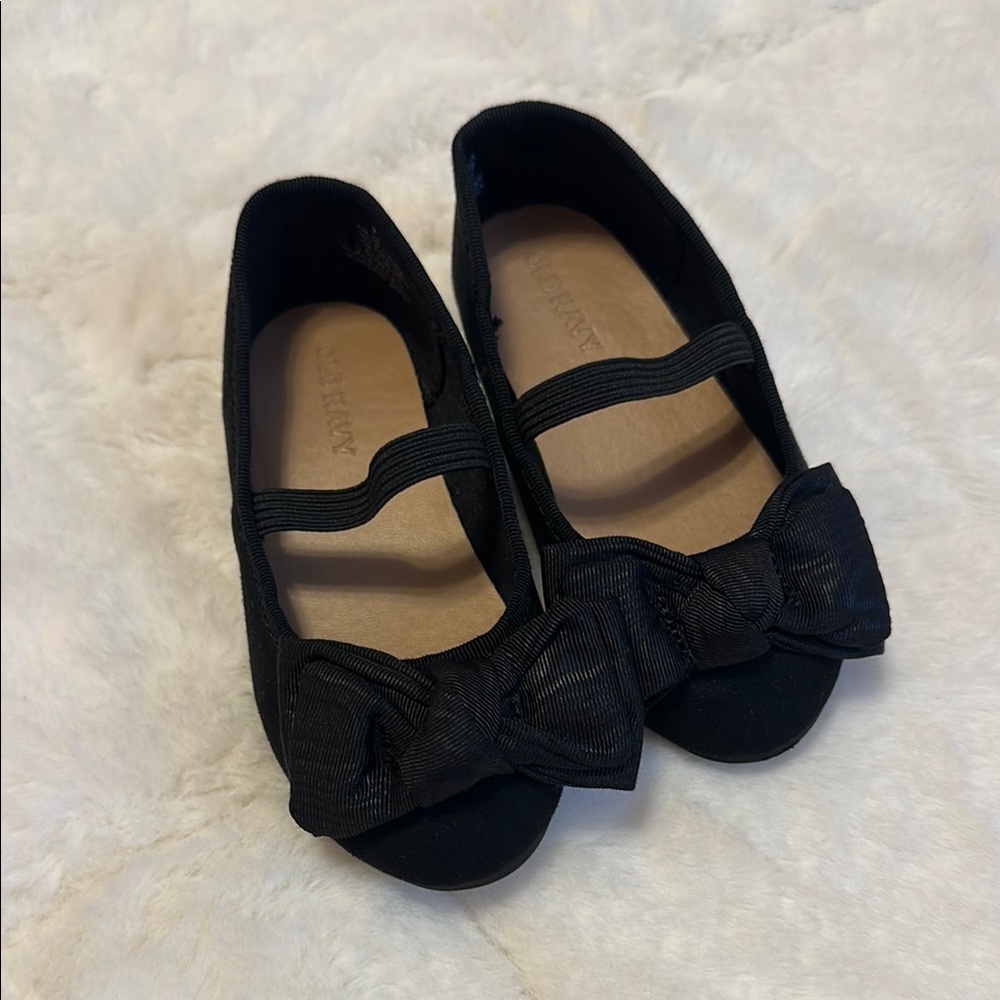 Old Navy Black Dress Shoes with Bow Detail